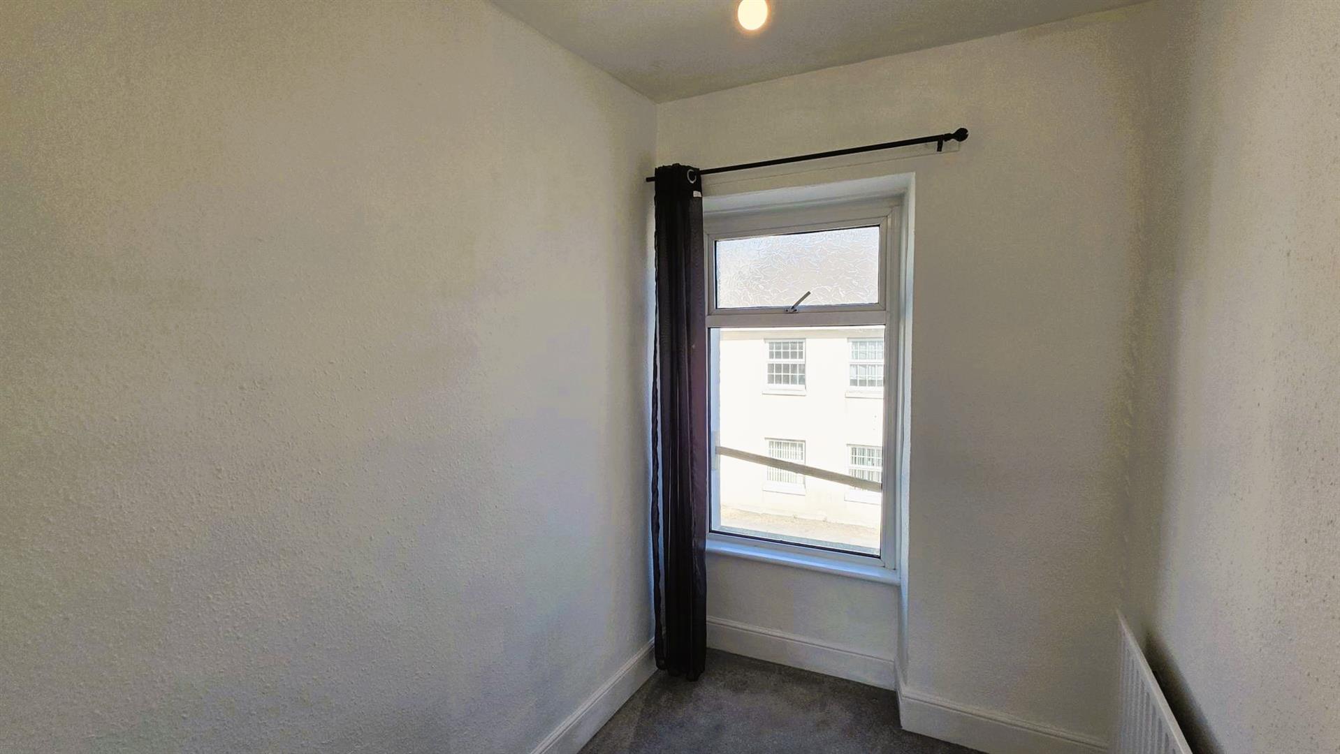 Swansea Road, Llanelli, SA15 3BJ